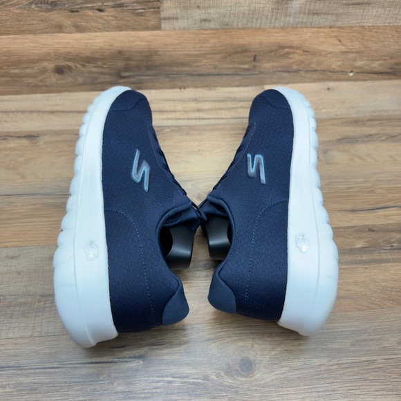 Skechers Women's size 11 GOwalk Joy Ecstatic Sneaker, Wide Width - Picture 6 of 9